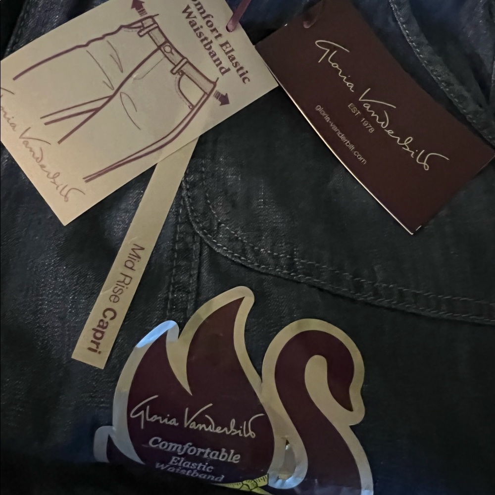 Gloria Vanderbilt Mid Rise Capri - Picture 3 of 4